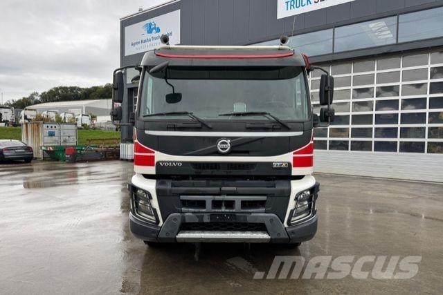 Volvo FMX-540 10x4 شاحنات بمقصورة وهيكل