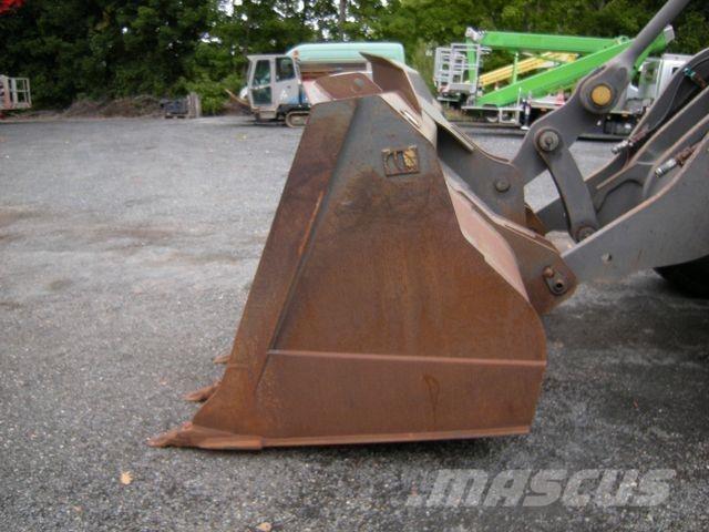 Volvo L 120 E لوادر بعجل