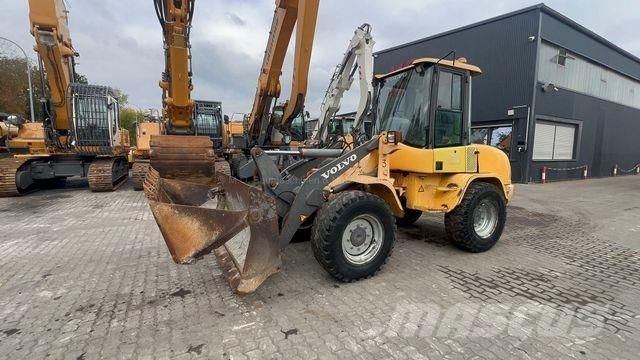 Volvo L30B لوادر بعجل