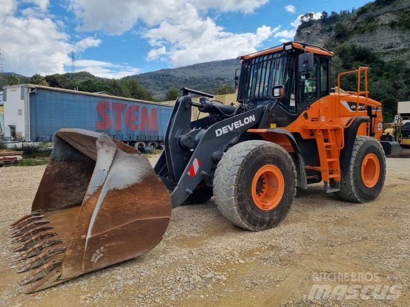 Doosan DL300 لوادر بعجل