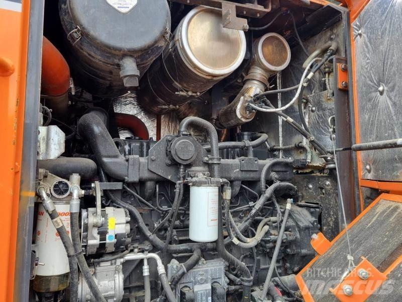 Doosan DL300 لوادر بعجل