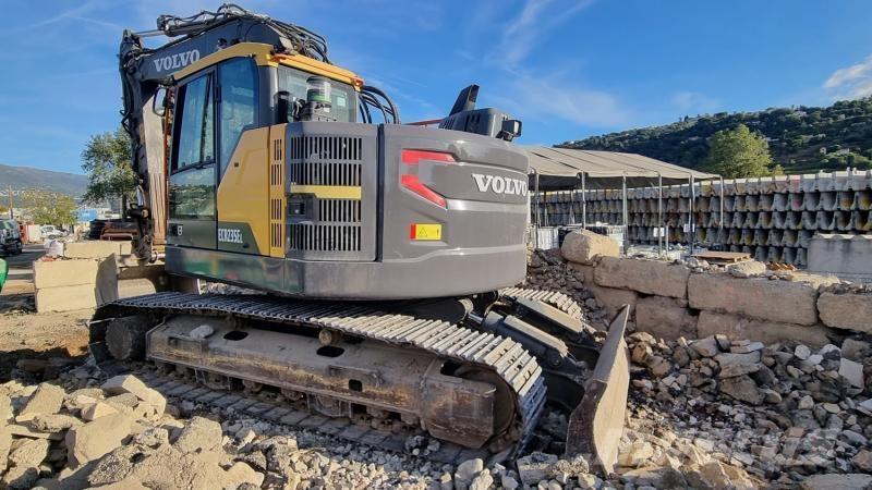 Volvo ecr235 حفارات زحافة