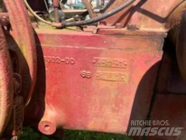Farmall M Tractor أخرى
