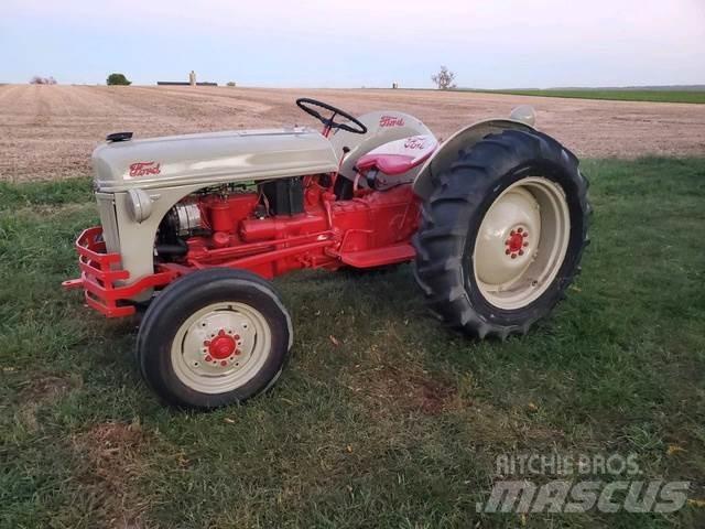 Ford 8 N Tractor أخرى