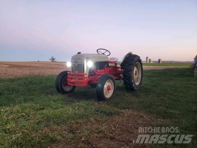 Ford 8 N Tractor أخرى