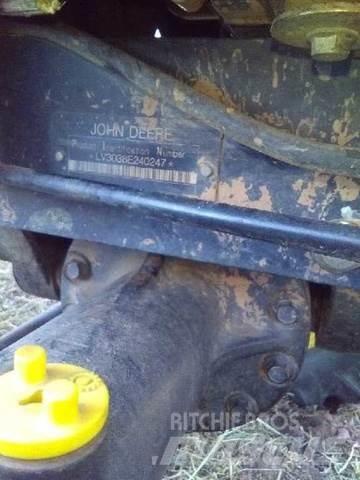 John Deere 3038E أخرى