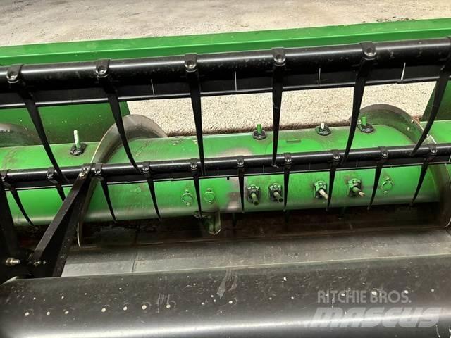 John Deere 635F أخرى