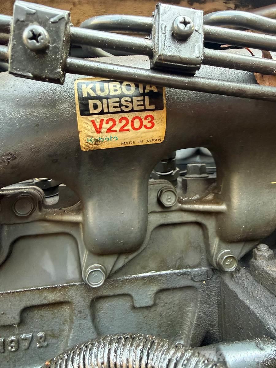 Bobcat 753 لوادر انزلاقية التوجيه