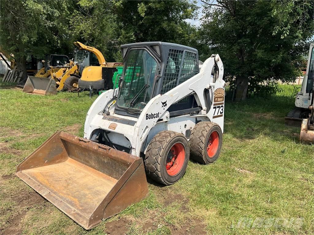 Bobcat 773 لوادر انزلاقية التوجيه