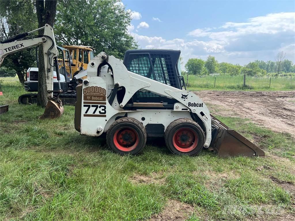 Bobcat 773 لوادر انزلاقية التوجيه