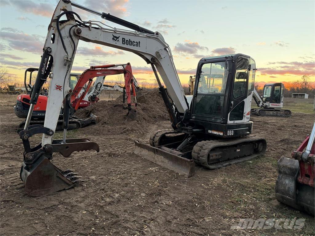 Bobcat E60 حفارات زحافة