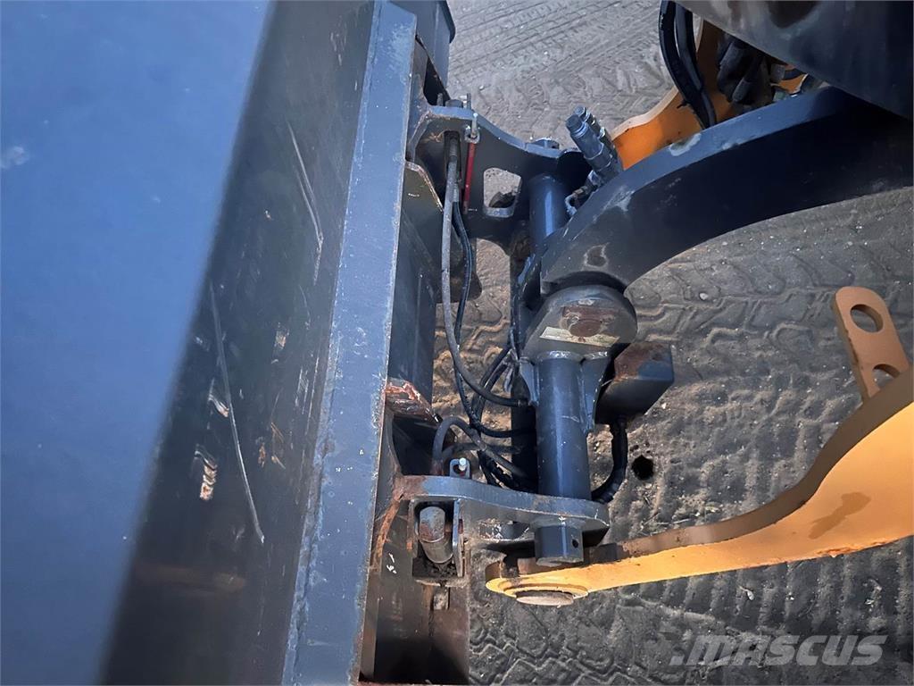 CASE 321F لوادر بعجل