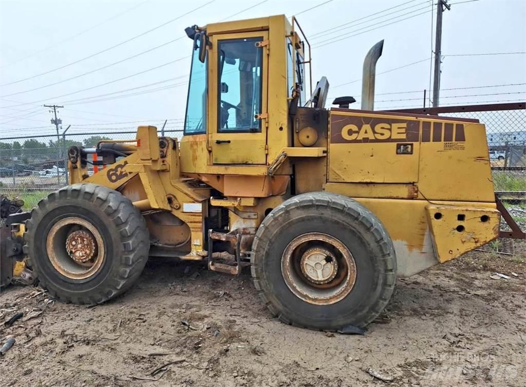 CASE 621 لوادر بعجل
