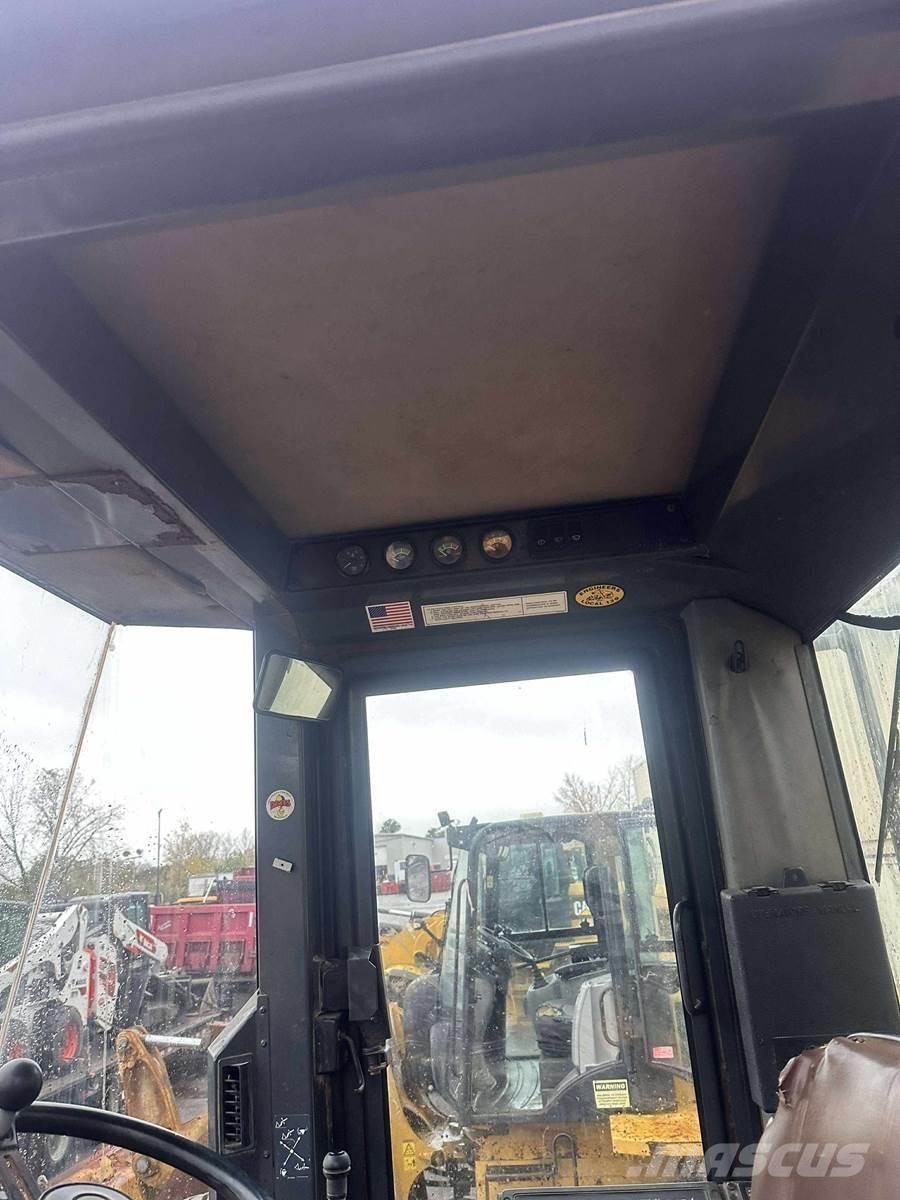 CASE 621B لوادر بعجل