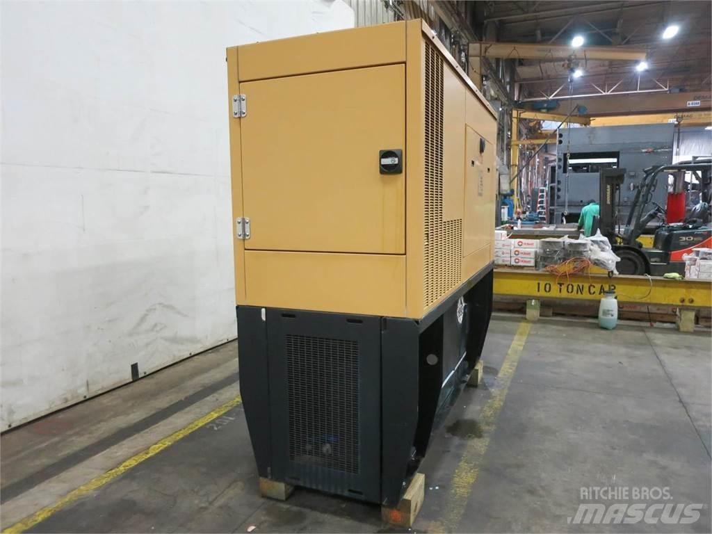 CAT 100 KW مولدات ديزل