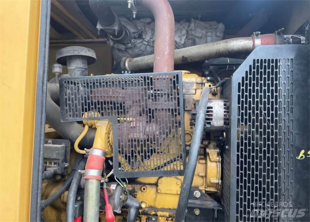 CAT 100 KW مولدات ديزل