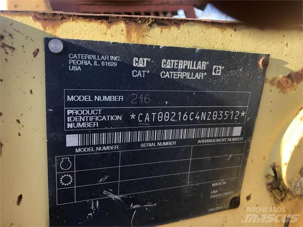 CAT 216B لوادر انزلاقية التوجيه