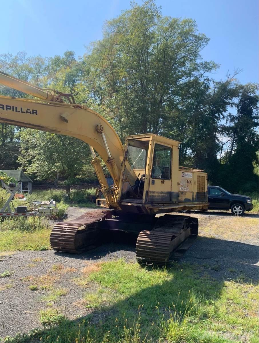 CAT 225 LC حفارات زحافة