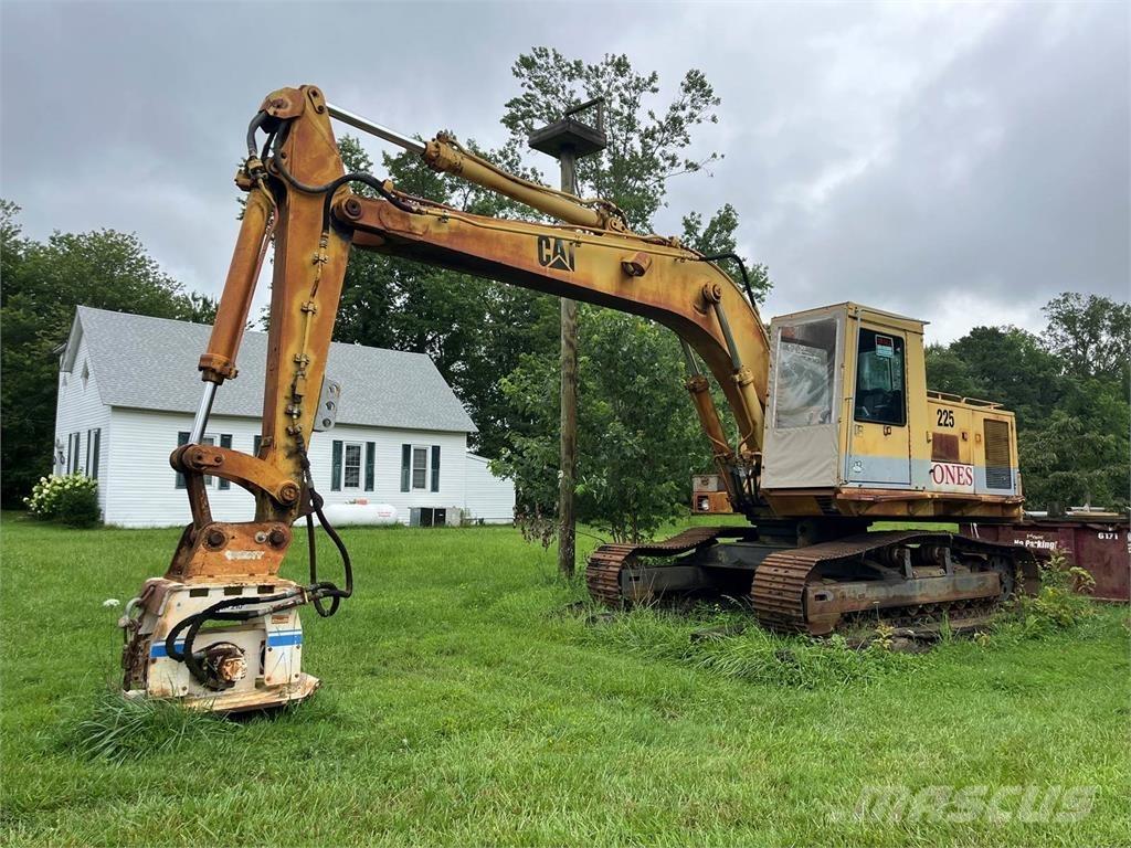 CAT 225 LC حفارات زحافة