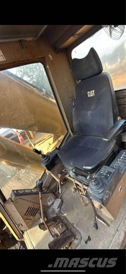 CAT 235B حفارات زحافة