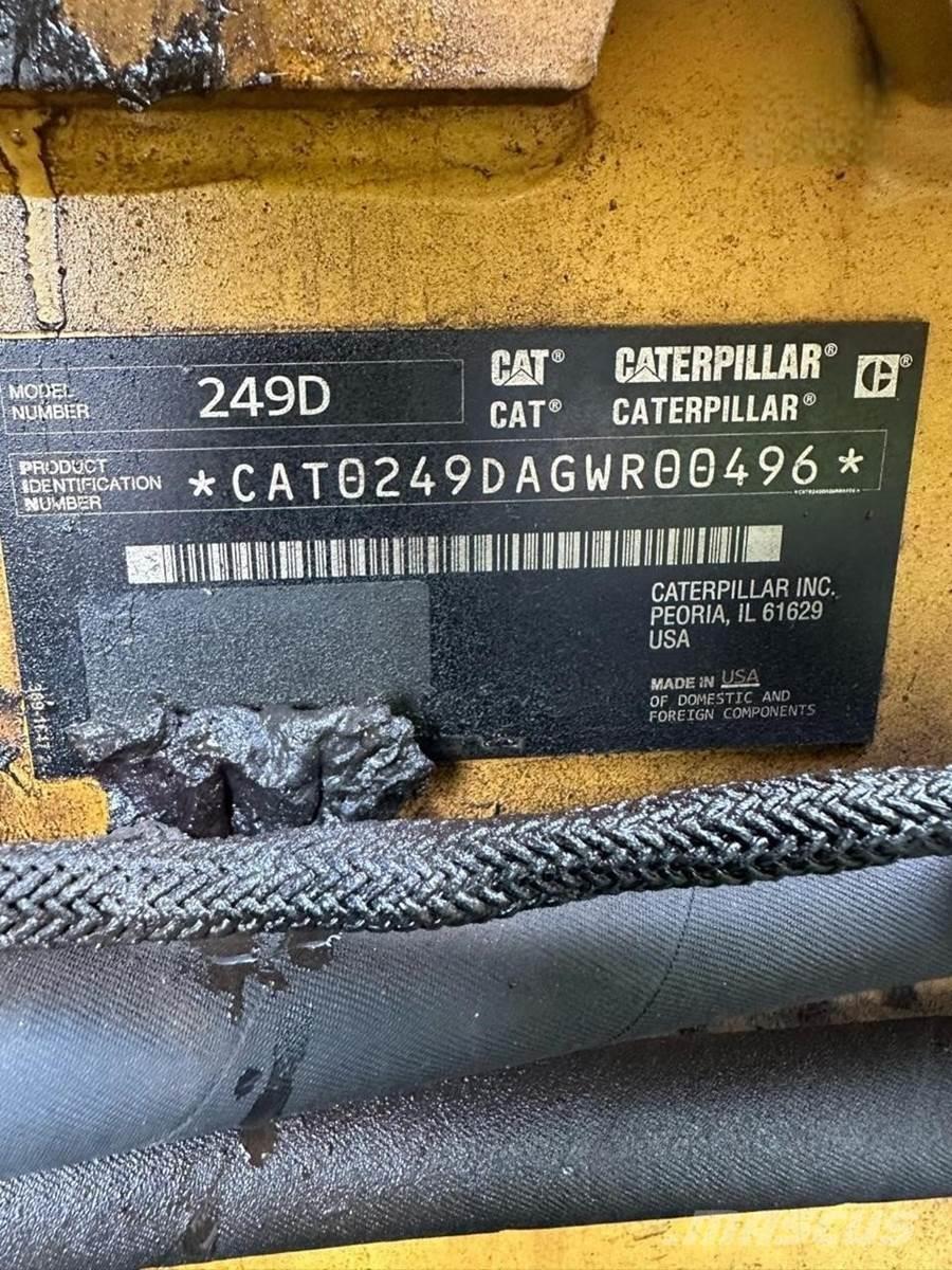 CAT 249D لوادر انزلاقية التوجيه