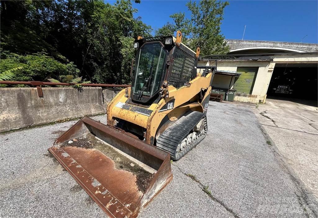 CAT 257B لوادر انزلاقية التوجيه