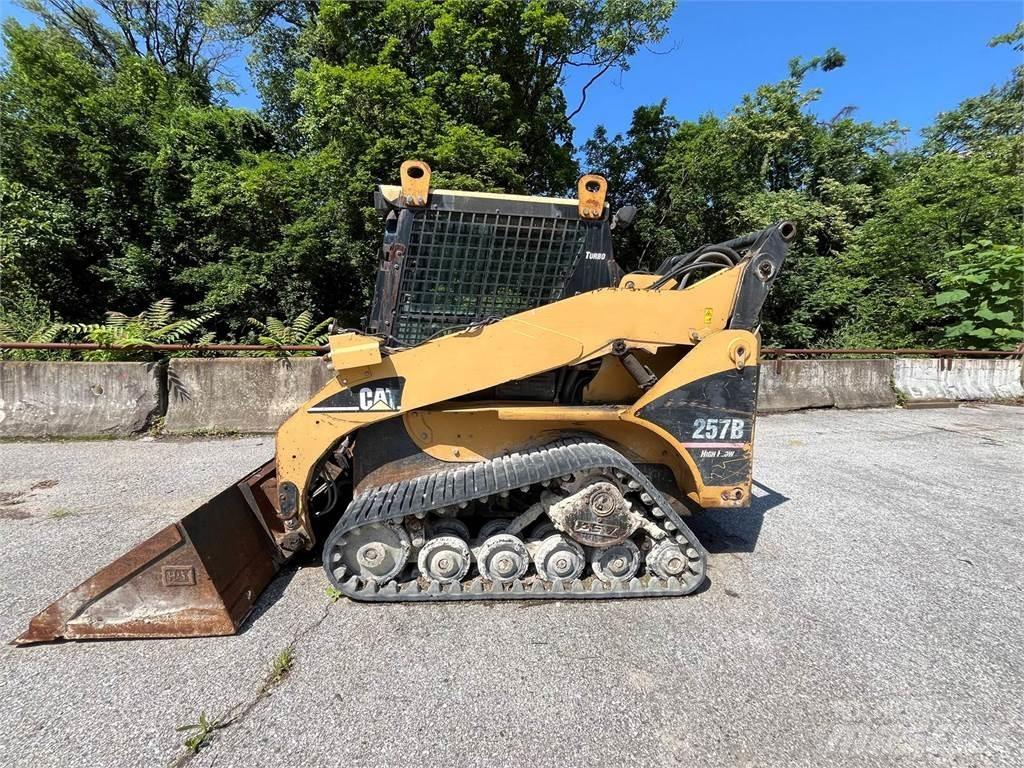 CAT 257B لوادر انزلاقية التوجيه