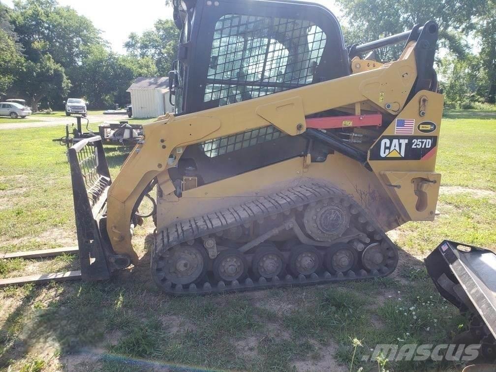 CAT 257D لوادر انزلاقية التوجيه