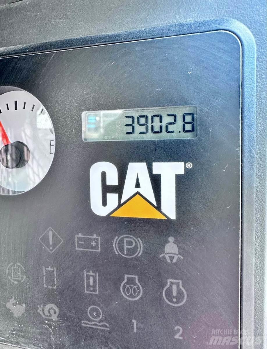CAT 299D لوادر انزلاقية التوجيه