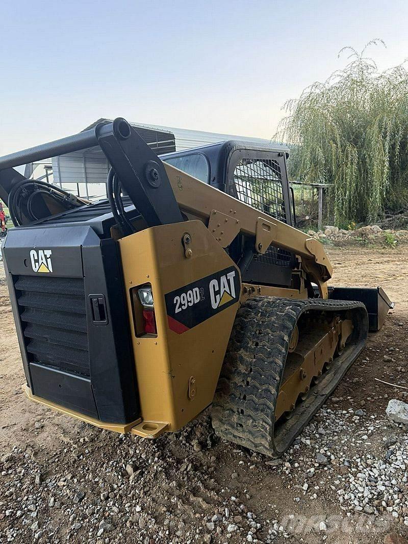 CAT 299D لوادر انزلاقية التوجيه