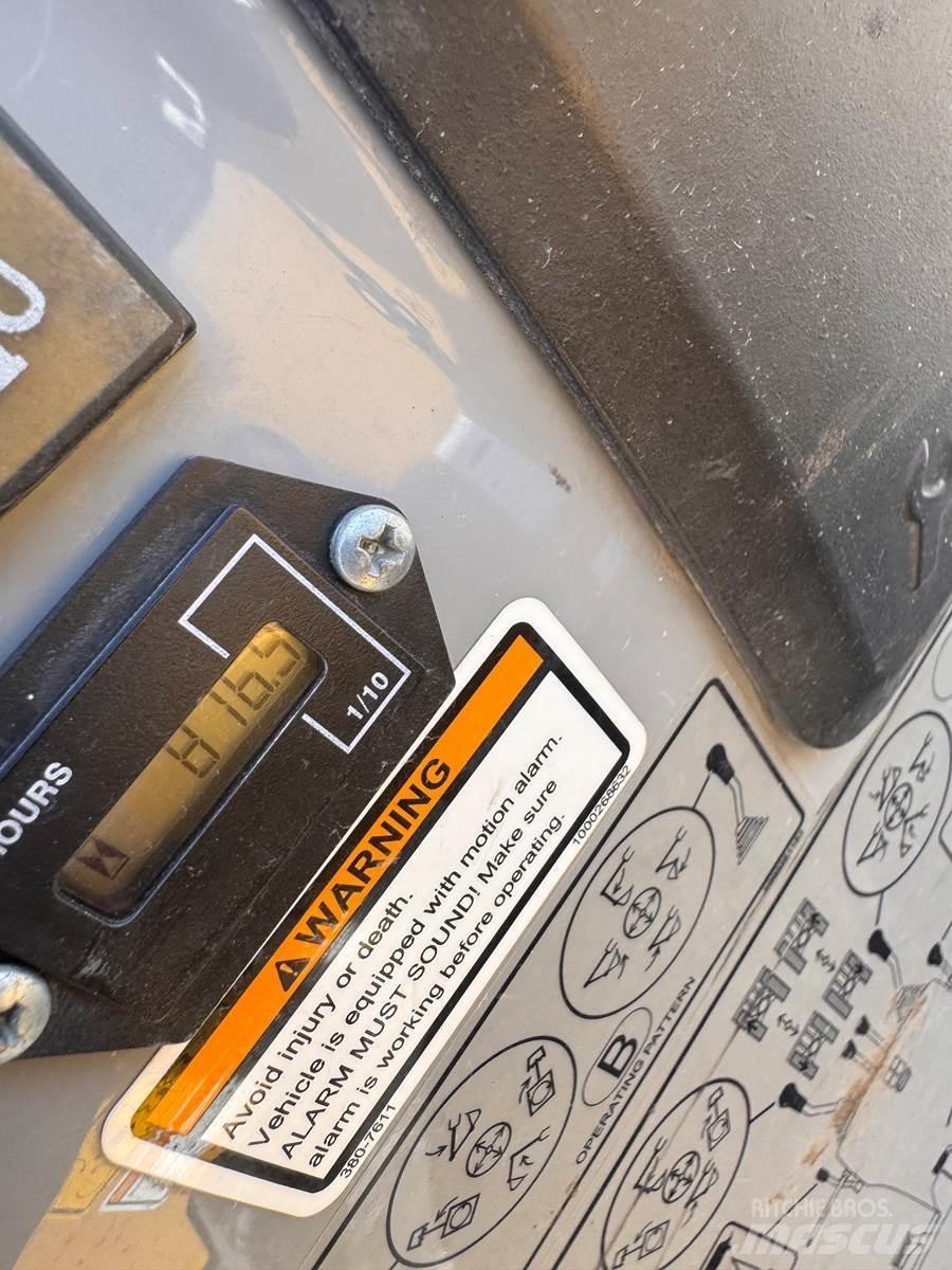 CAT 300.9D حفارات صغيرة أقل من 7 طن (حفارات صغيرة)