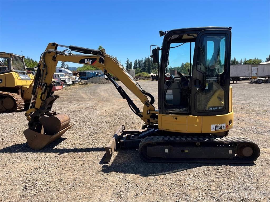 CAT 303.5 حفارات زحافة