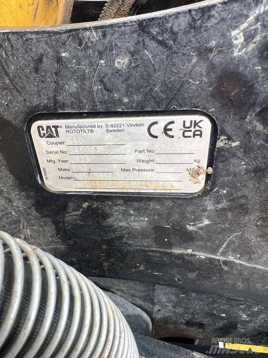 CAT 306 CR حفارات زحافة
