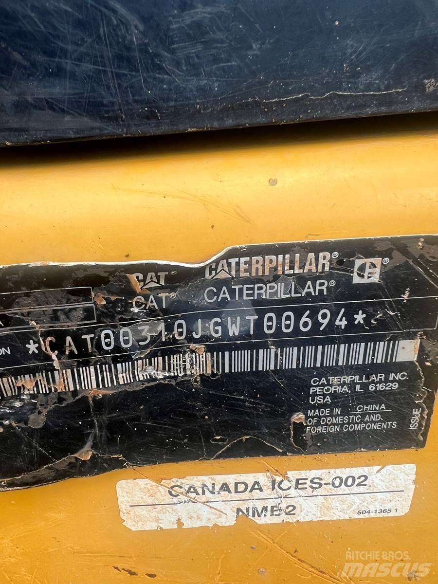 CAT 310 حفارات زحافة
