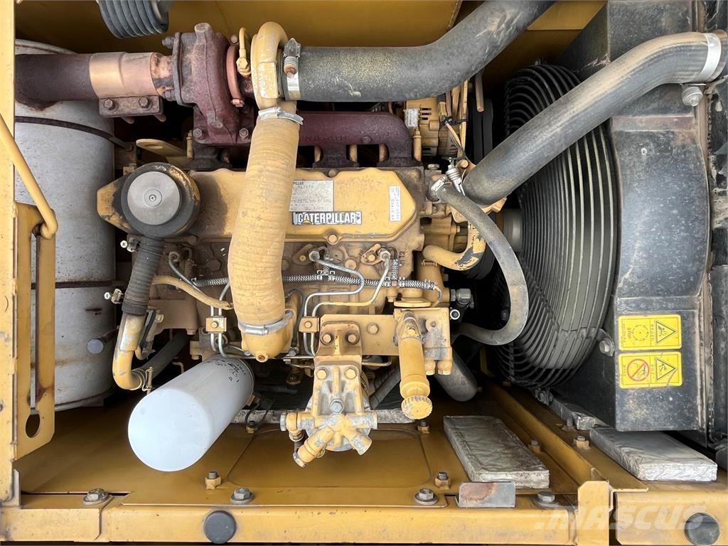 CAT 311C حفارات زحافة