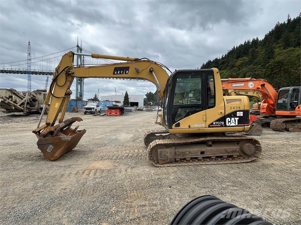 CAT 311C حفارات زحافة