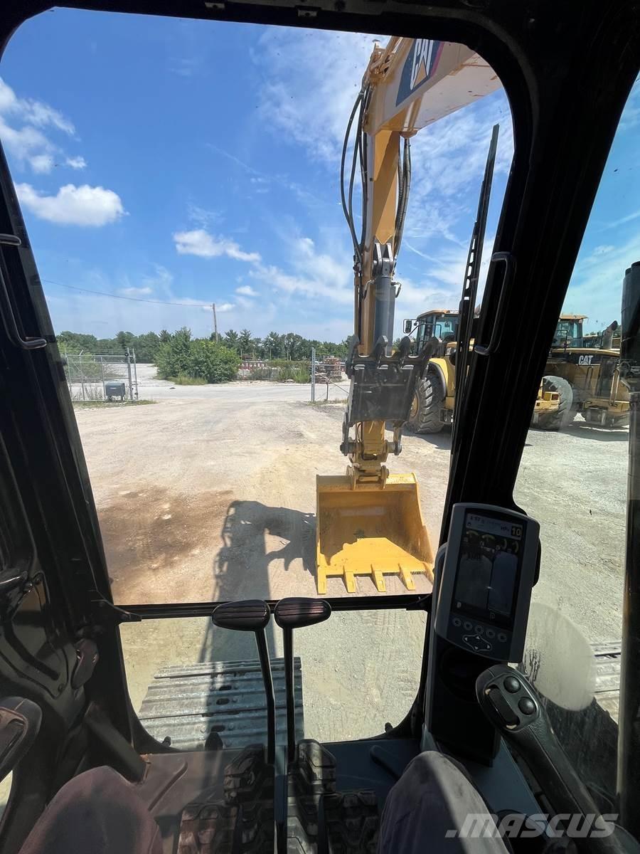 CAT 313FL حفارات زحافة