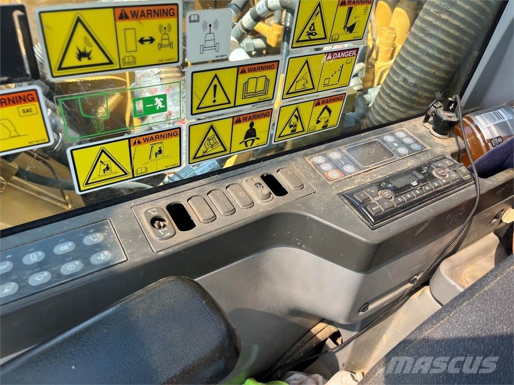 CAT 313FL حفارات زحافة