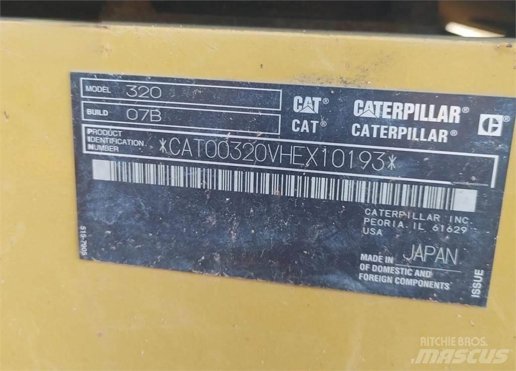 CAT 320 حفارات زحافة