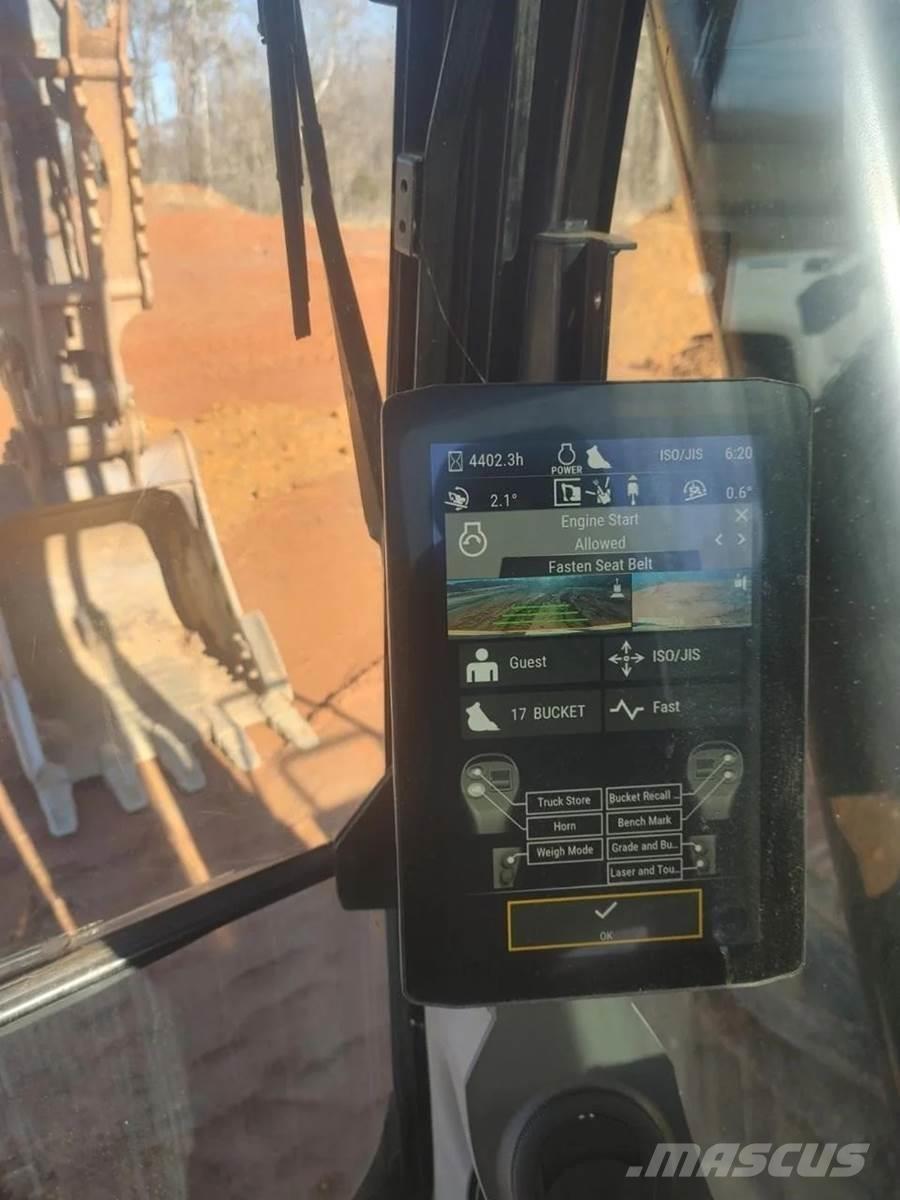 CAT 320 حفارات زحافة