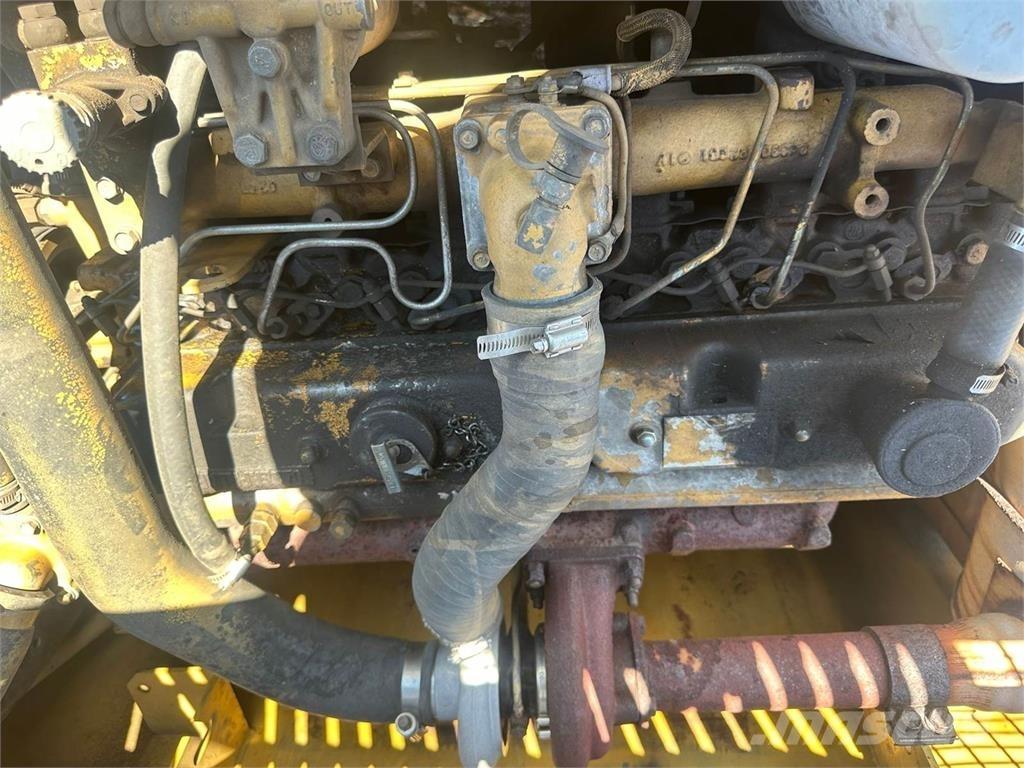 CAT 320C حفارات زحافة