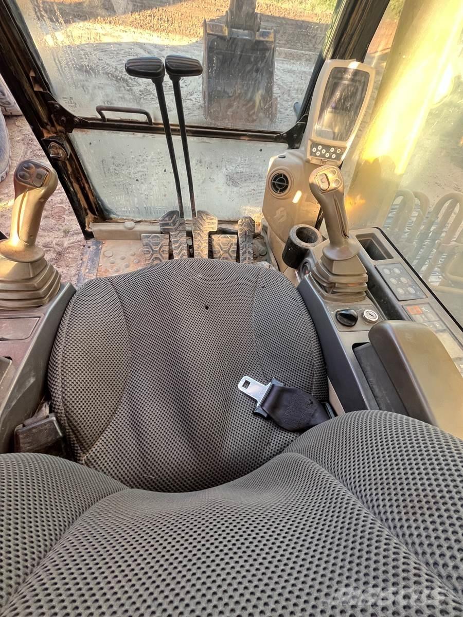 CAT 320CL حفارات زحافة