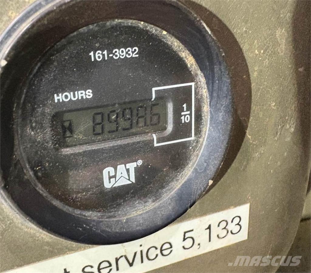 CAT 320DL حفارات زحافة