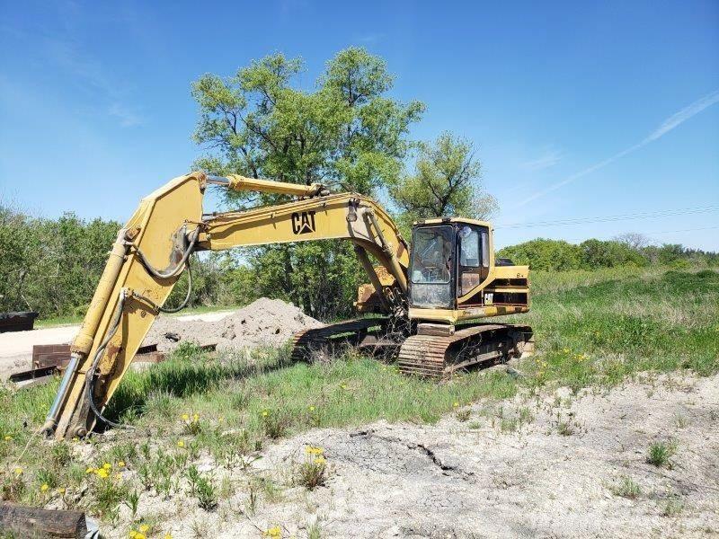 CAT 320L حفارات زحافة