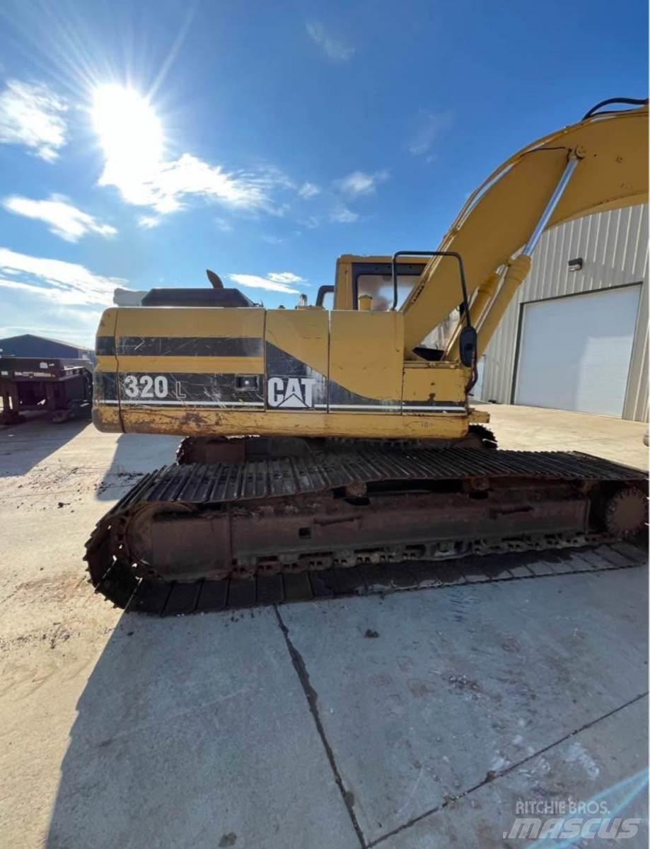 CAT 320L حفارات زحافة