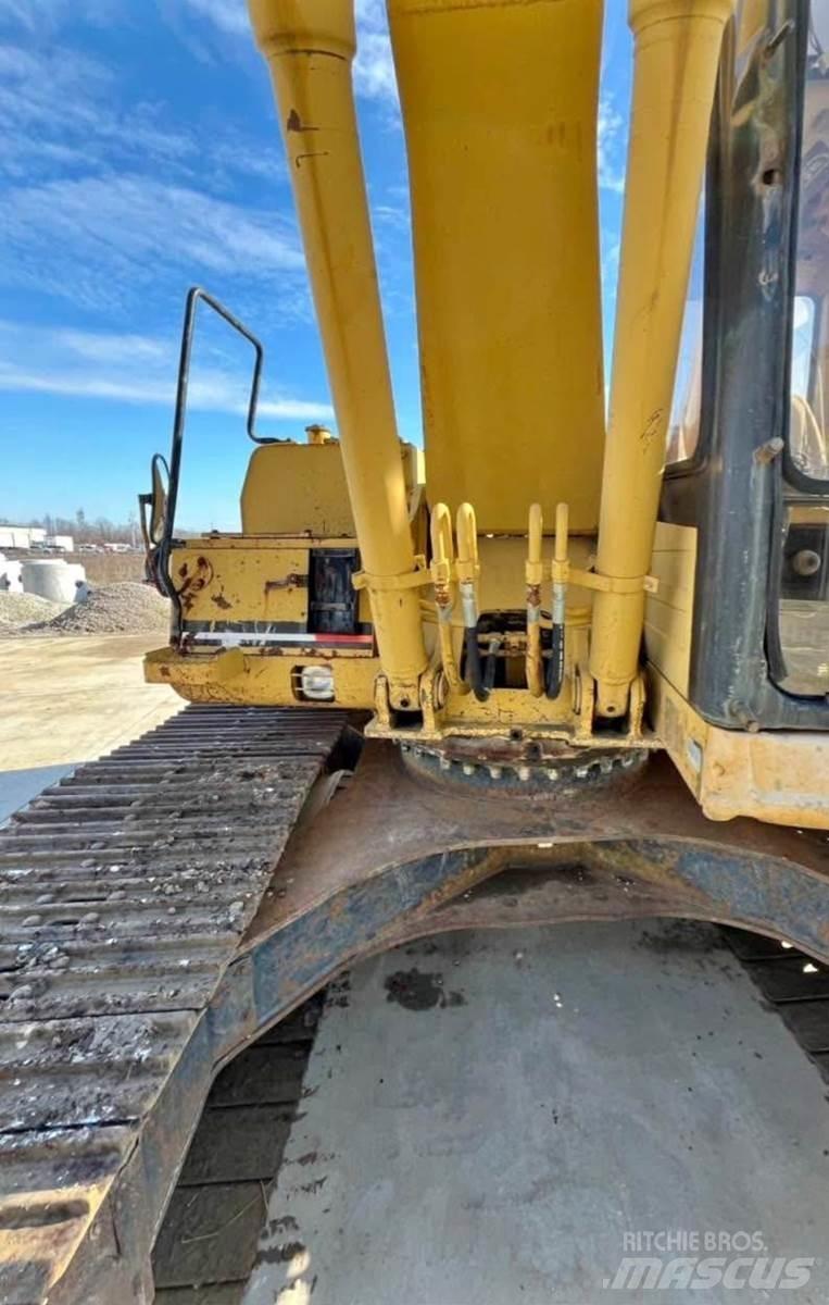 CAT 320L حفارات زحافة