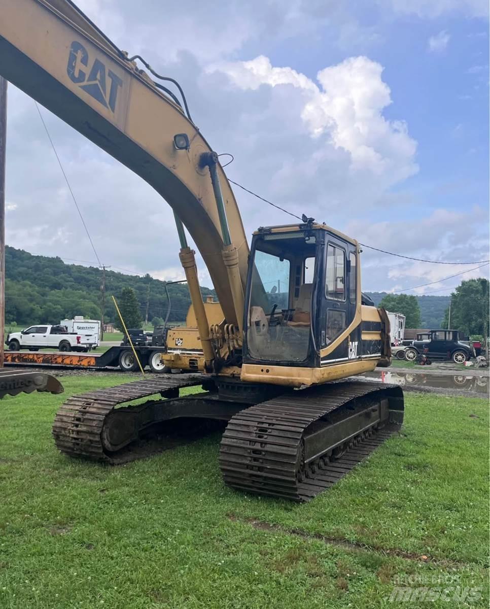 CAT 320L حفارات زحافة