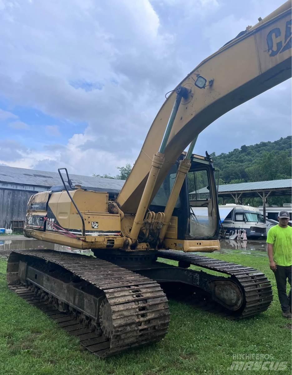 CAT 320L حفارات زحافة
