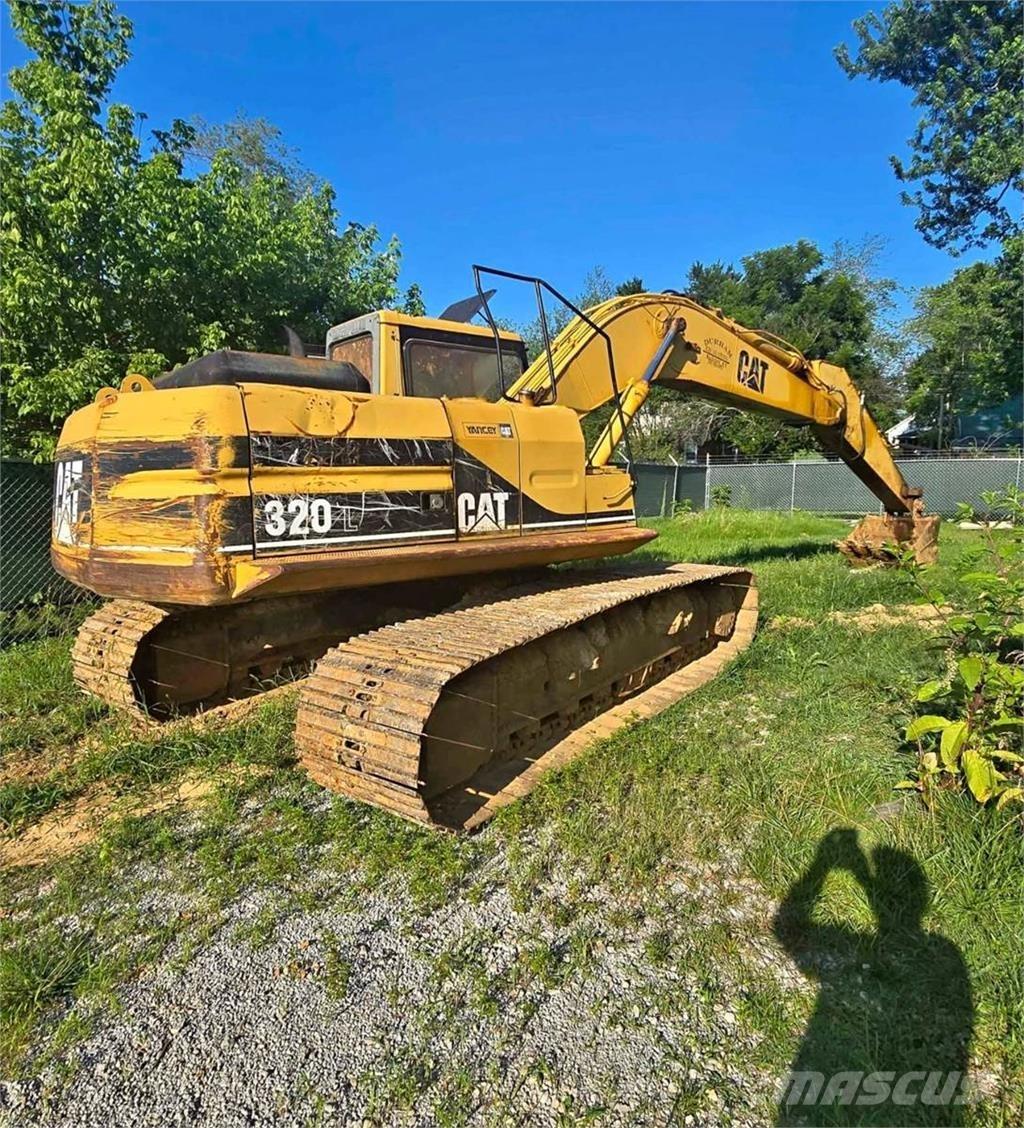 CAT 320L حفارات زحافة