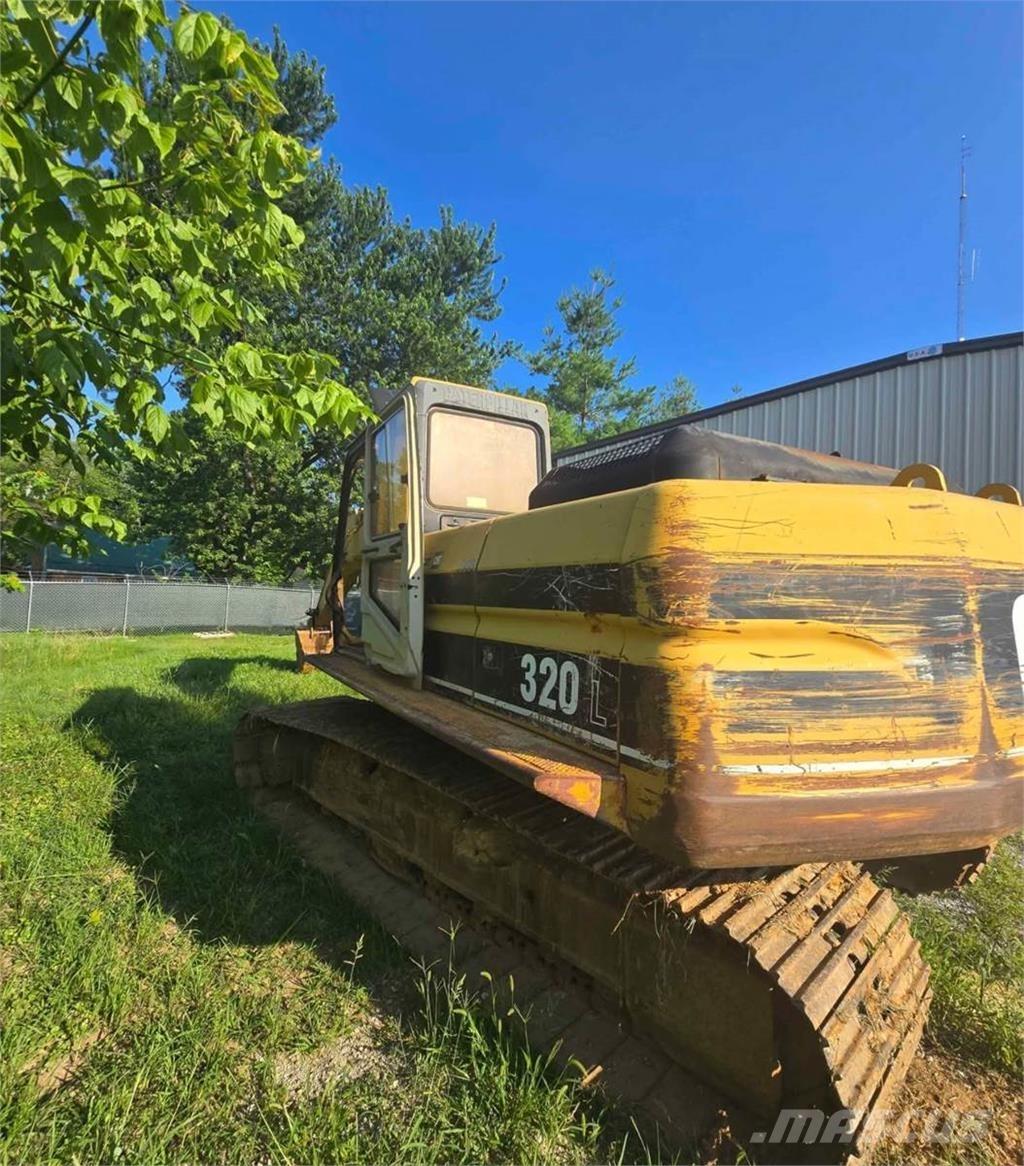 CAT 320L حفارات زحافة